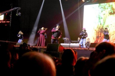 Пётр и Марина Суховы отметили триумфальную победу на премии "Шлягер года" за народный хит Пётр и Марина Суховы отметили триумфальную победу на премии "Шлягер года" за народный хит